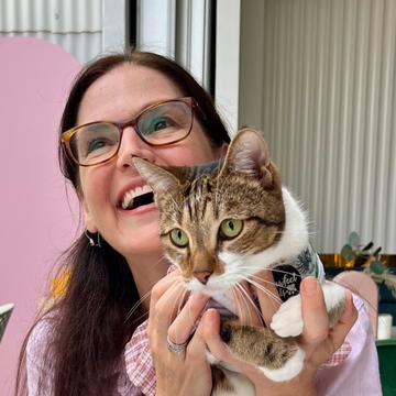 Ms. Anita Parkin, RVN, AVN, Dip (Surgery & ECC), VTS (Anesthesia & Analgesia), CVPP, TAE